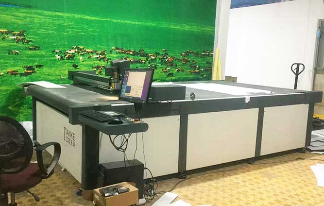 xưởng cắt bế CNC của Tân Hải Thái